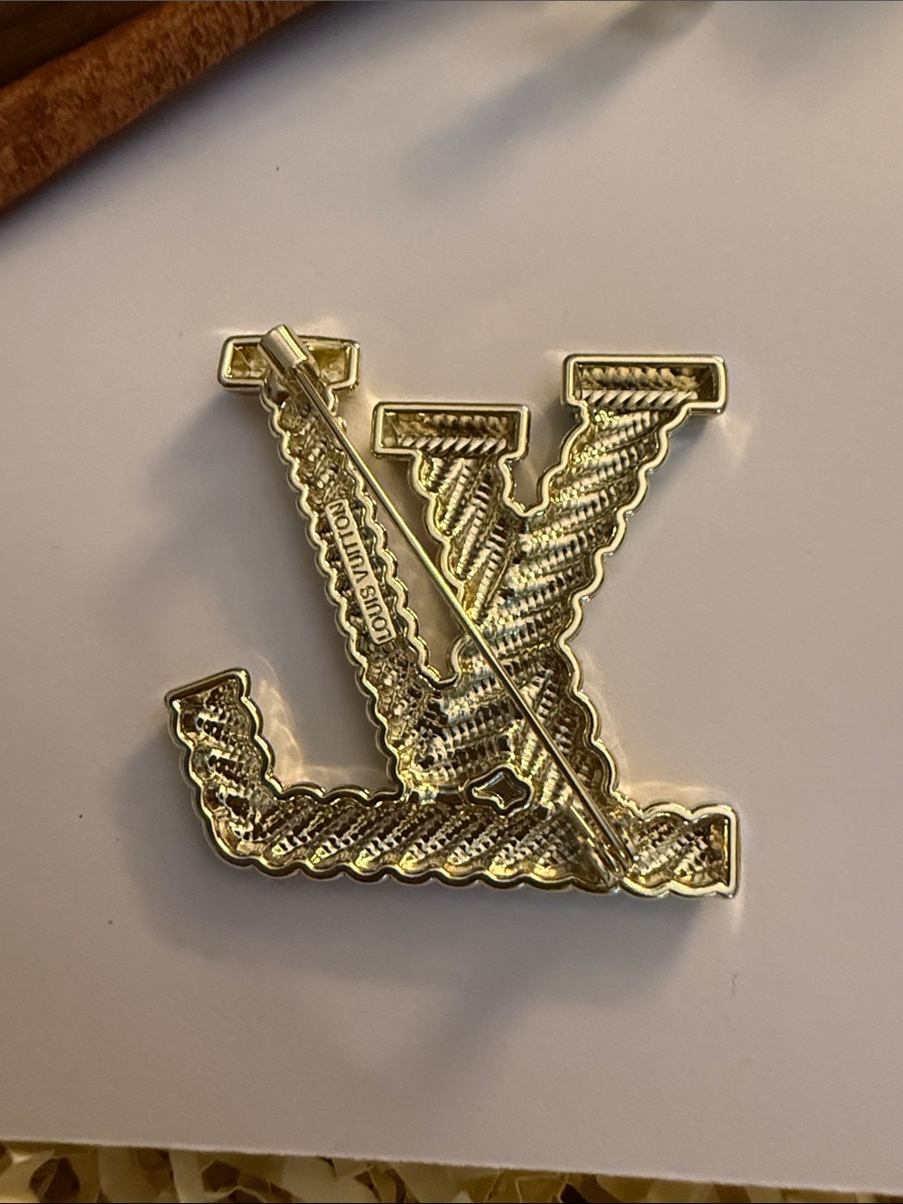 Gold Twisted Rope Logo Brooch Pin - Picture 5 of 6